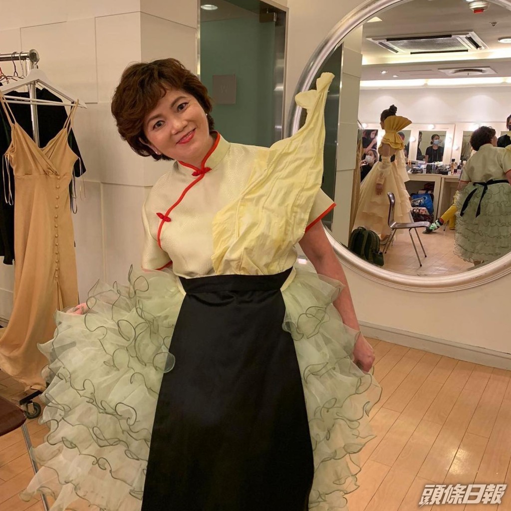 人稱媚姨的陳月媚係藝人植詠珊嘅阿媽，2021年參加ViuTV真人騷《阿女又戀嚟》而出名。